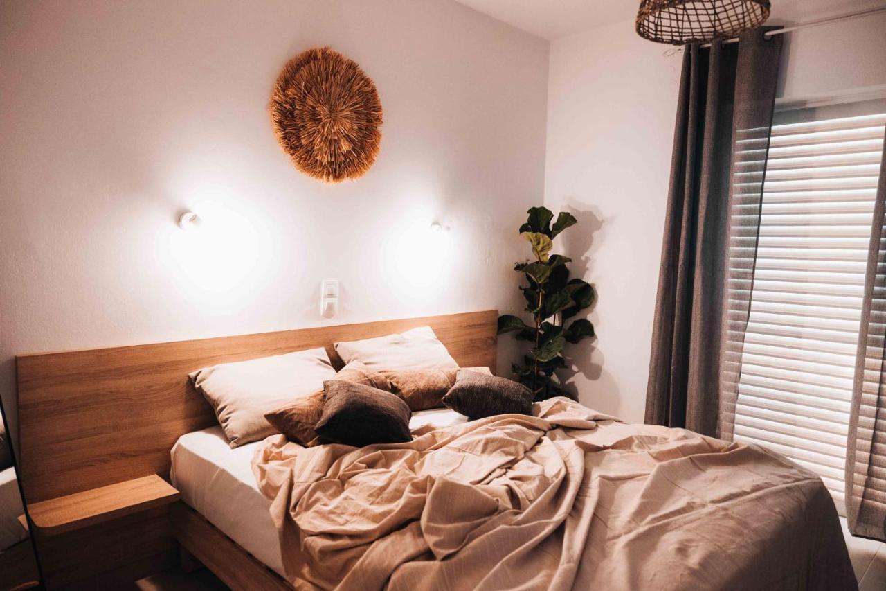 Indigo Seaside Experience Aparthotel Adelianos Kampos Exteriör bild