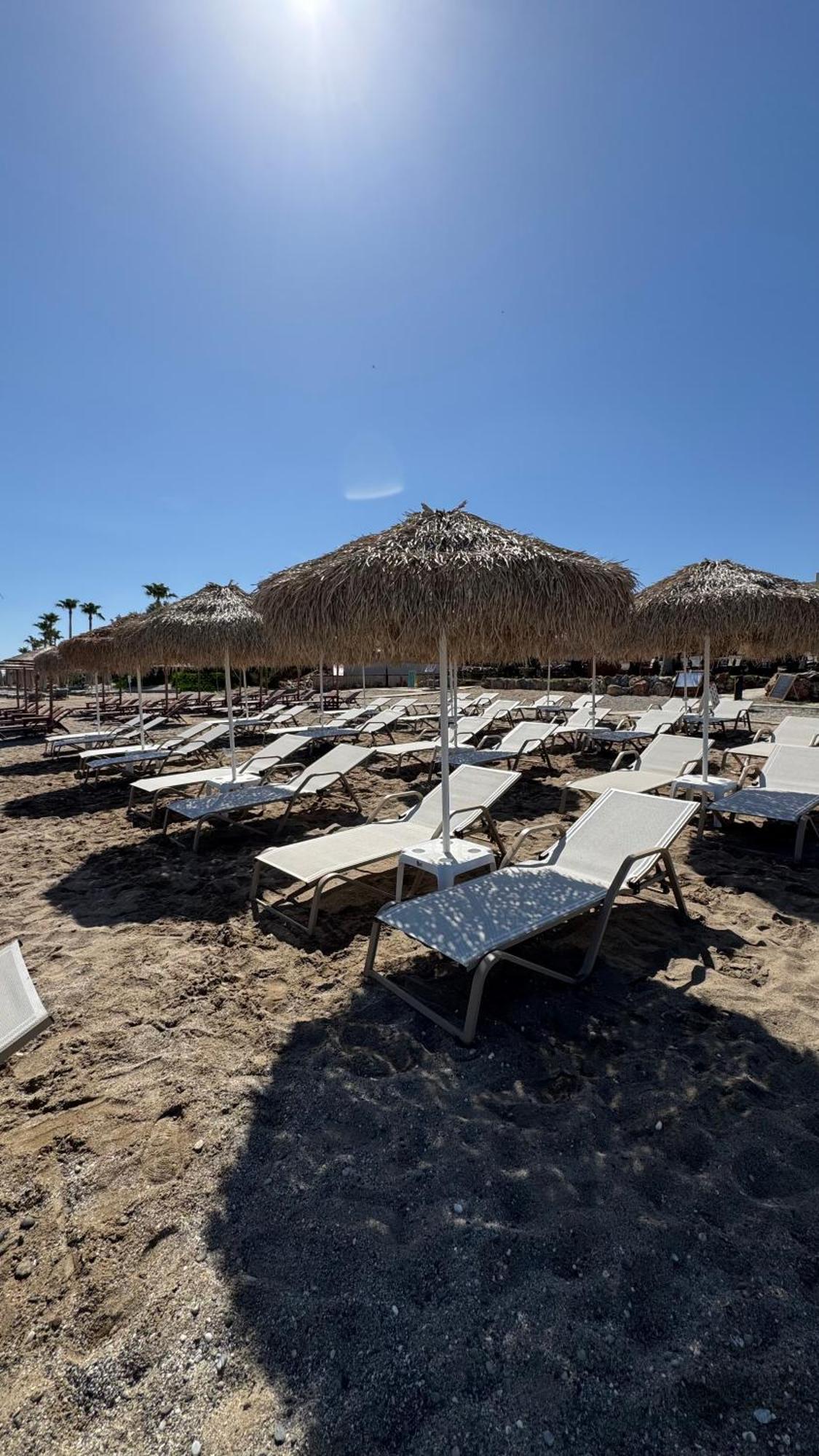 Indigo Seaside Experience Aparthotel Adelianos Kampos Exteriör bild